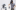 Person mit Virtual Reality und Roboter